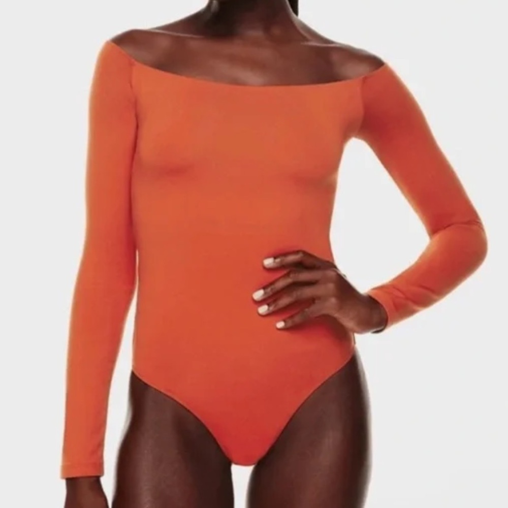 Babaton Aritzia Women S Orange Contour Off-Shoulder Long Sleeve Bodysuit FLAWED